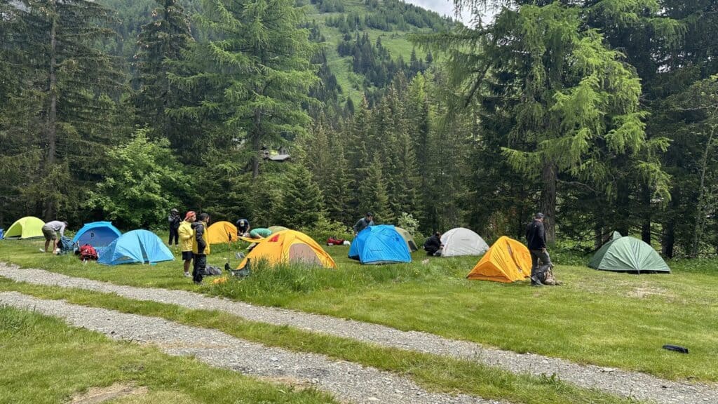 Essential Tools for Camping Trips: Go on an unforgettable adventure! 🌲🏕️
